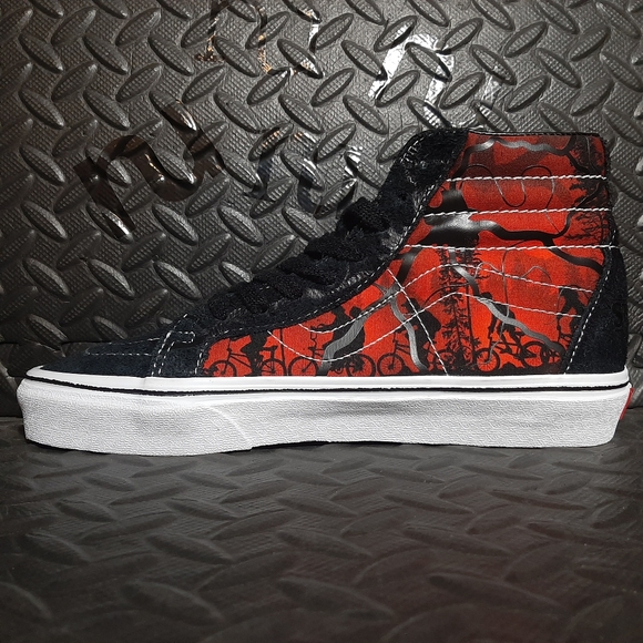 VANS Sk8-hi Reissue x Stranger Things "FRIENDS DON'T LIE" VN0A2XSBY09 size 8 - Picture 2 of 12